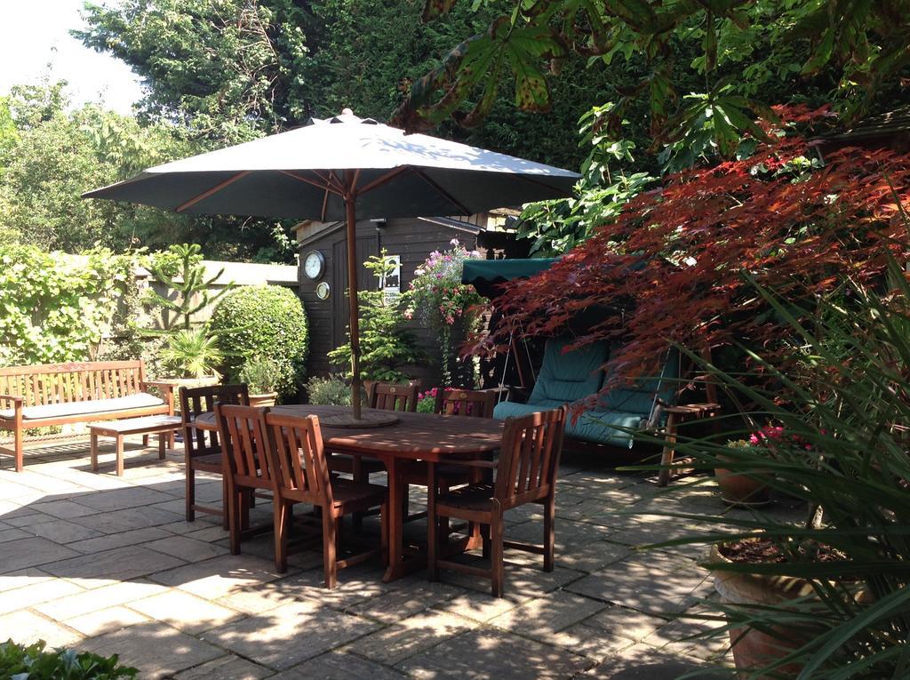 Tudor Cottage Bed & Breakfast Cambridge  Bagian luar foto