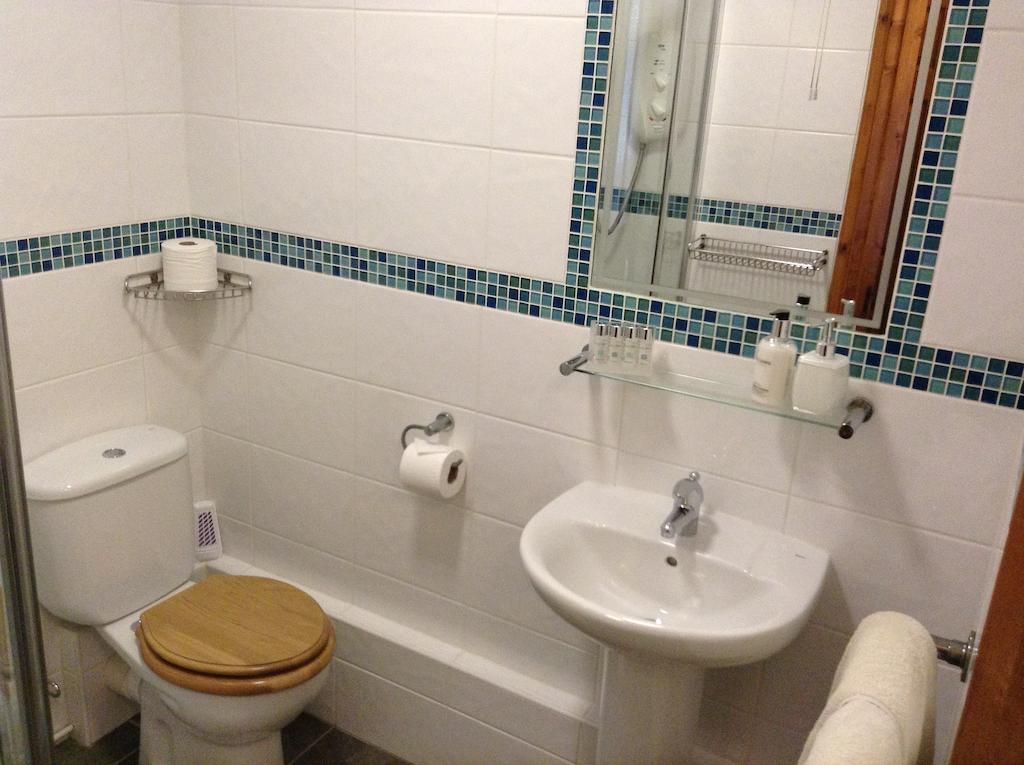 Tudor Cottage Bed & Breakfast Cambridge  Bagian luar foto