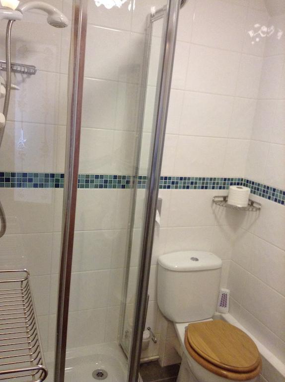 Tudor Cottage Bed & Breakfast Cambridge  Bagian luar foto
