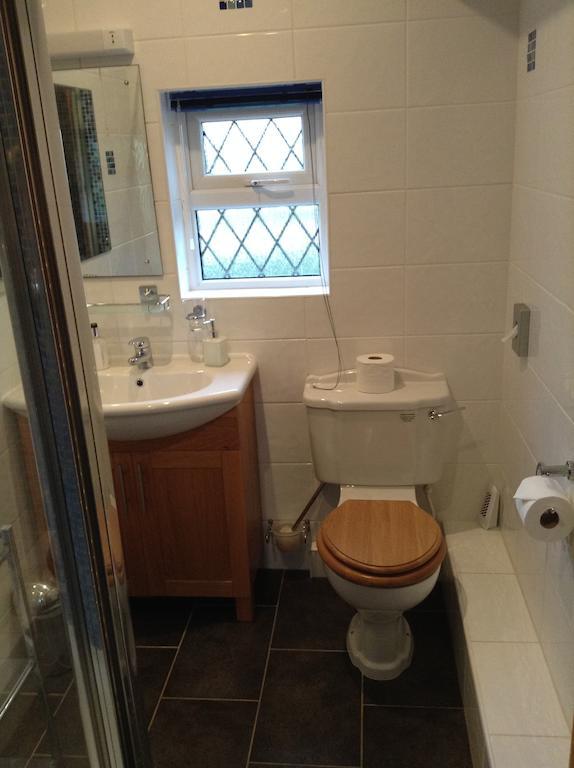 Tudor Cottage Bed & Breakfast Cambridge  Bagian luar foto