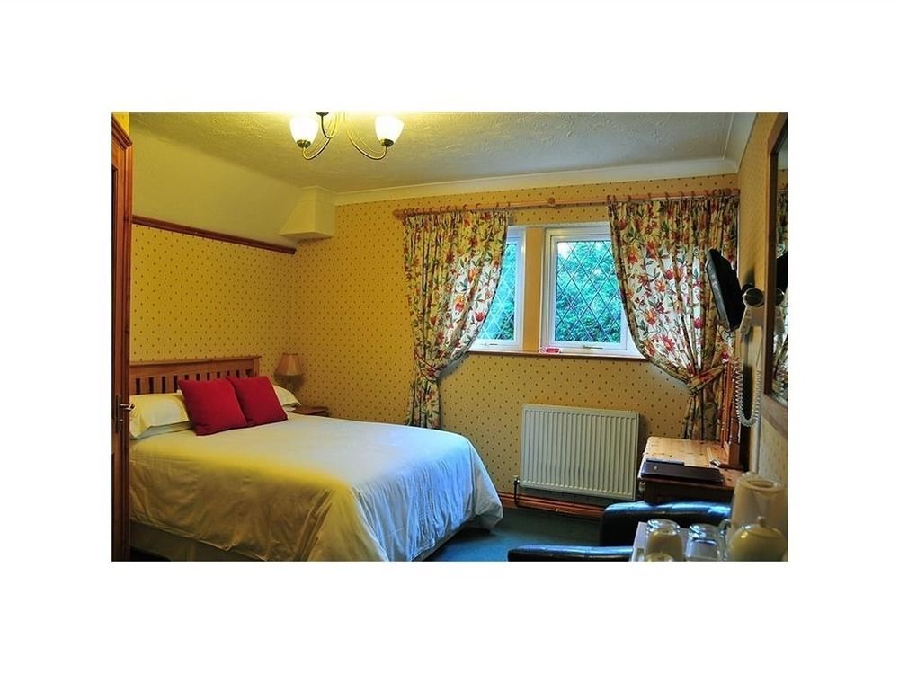 Tudor Cottage Bed & Breakfast Cambridge  Bagian luar foto