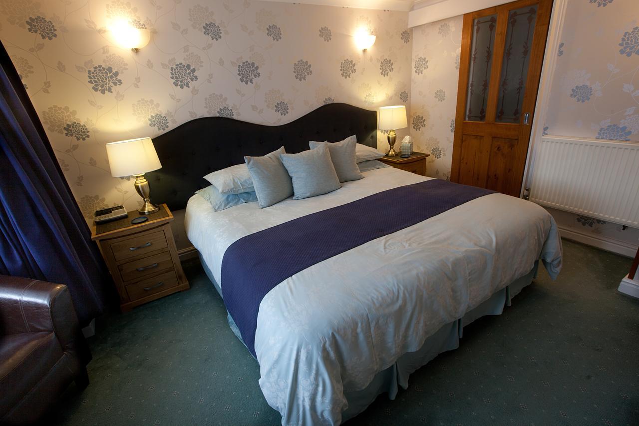 Tudor Cottage Bed & Breakfast Cambridge  Bagian luar foto