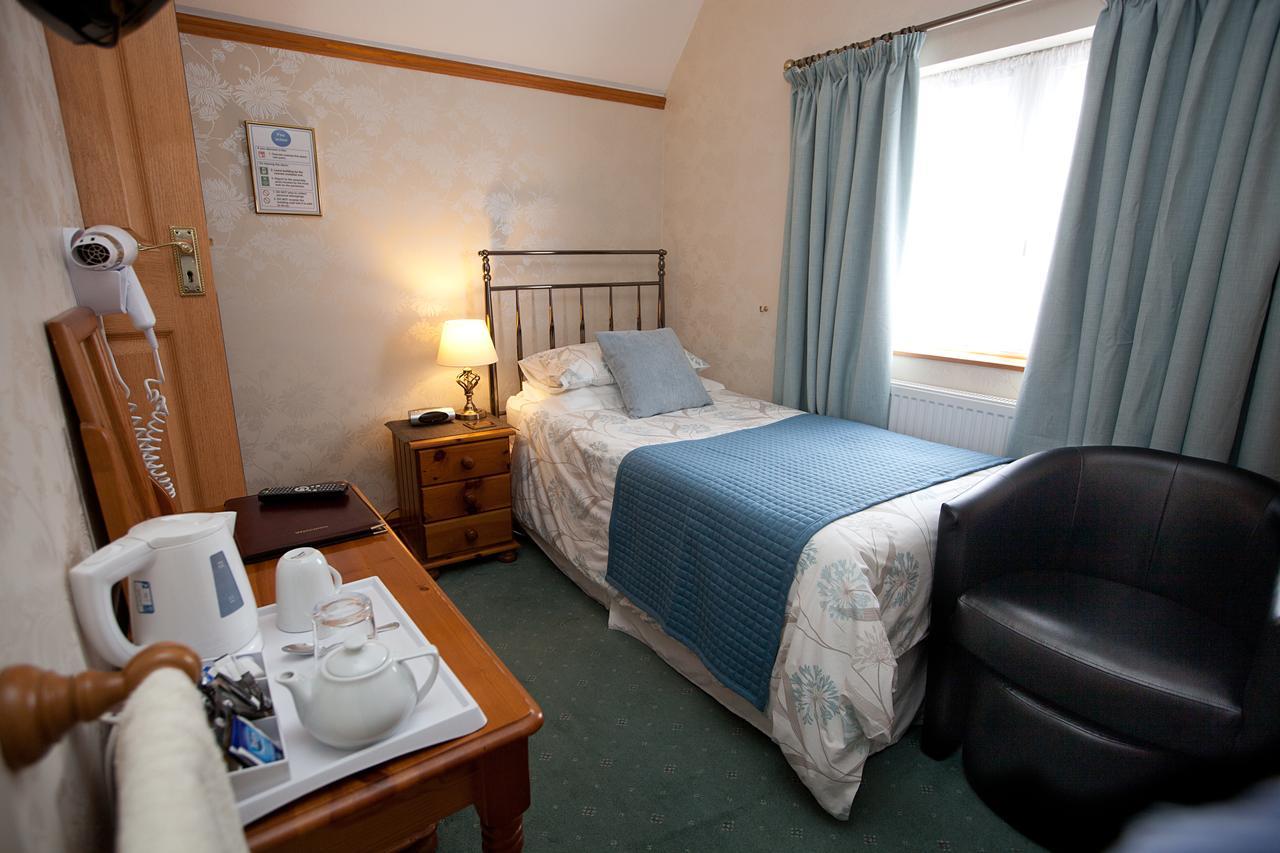 Tudor Cottage Bed & Breakfast Cambridge  Bagian luar foto