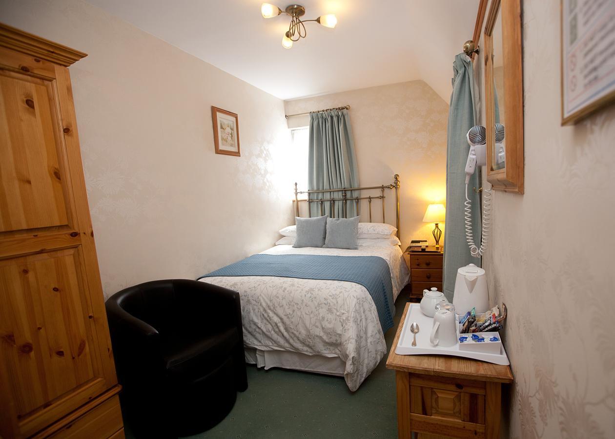 Tudor Cottage Bed & Breakfast Cambridge  Bagian luar foto