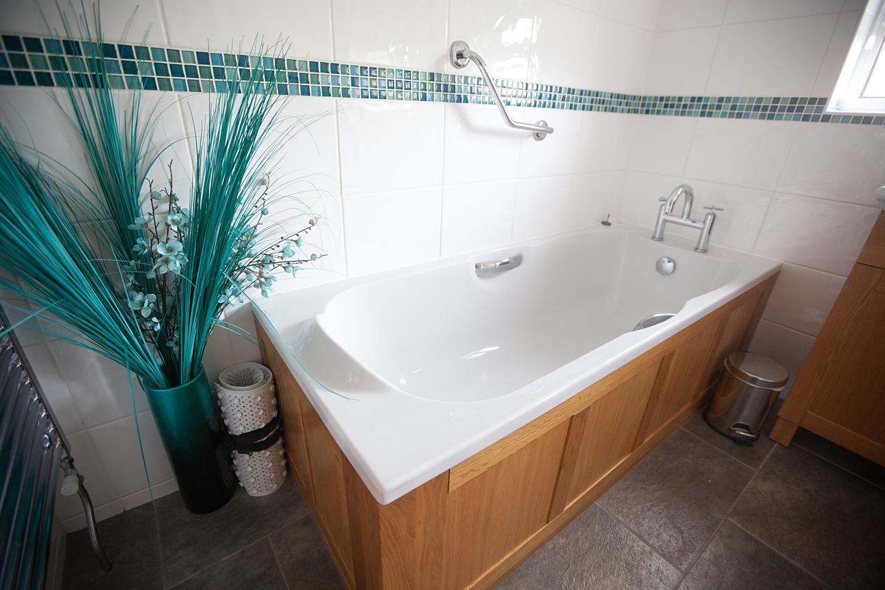 Tudor Cottage Bed & Breakfast Cambridge  Bagian luar foto