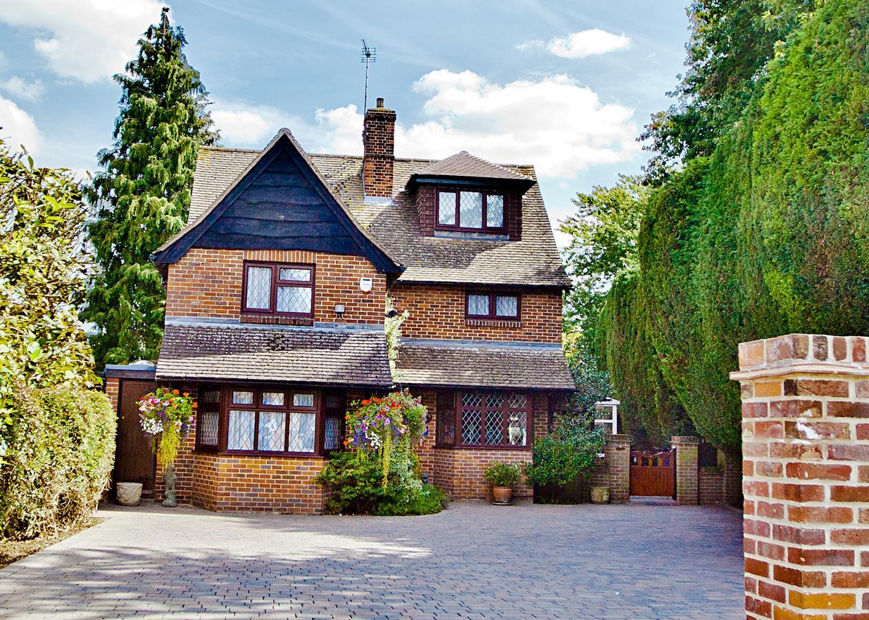 Tudor Cottage Bed & Breakfast Cambridge  Bagian luar foto