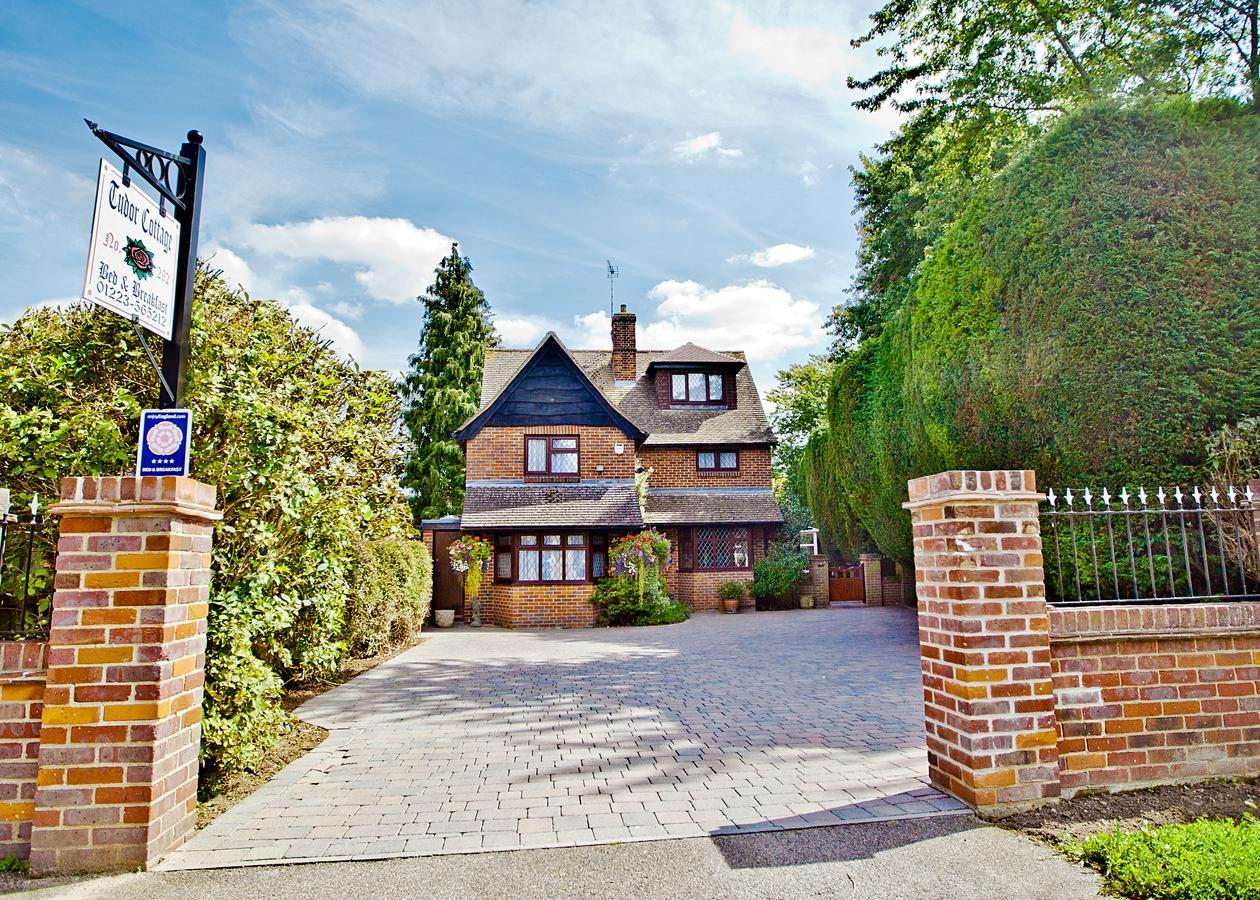 Tudor Cottage Bed & Breakfast Cambridge  Bagian luar foto