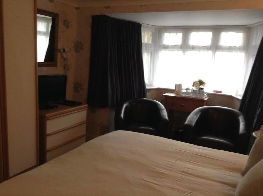 Tudor Cottage Bed & Breakfast Cambridge  Bagian luar foto